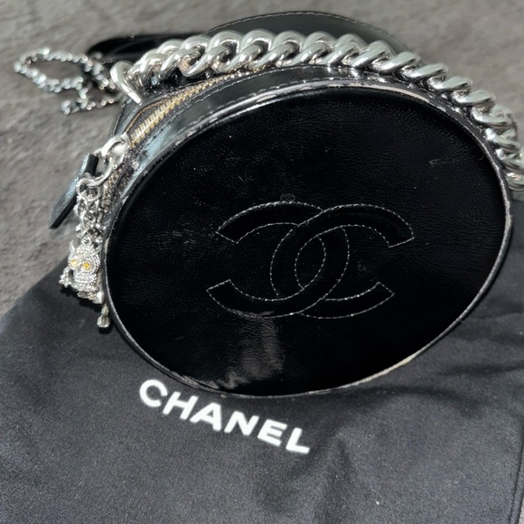Chanel round as earth bag - Picture 1 of 8
